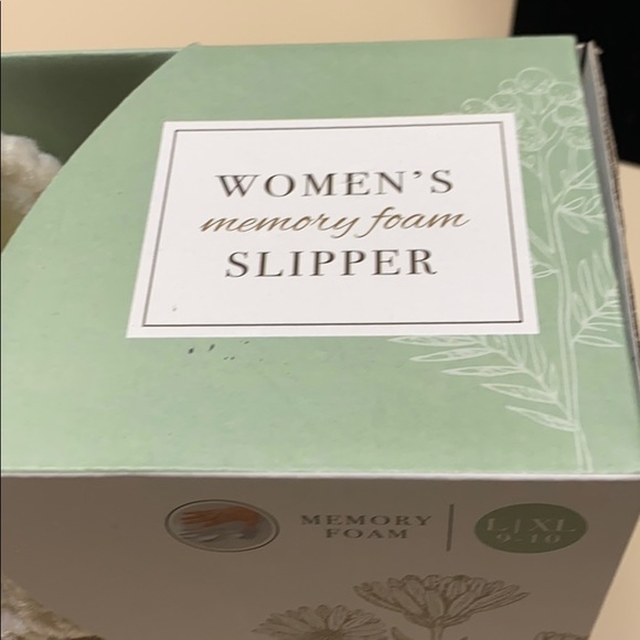 Slippers - Picture 3 of 7